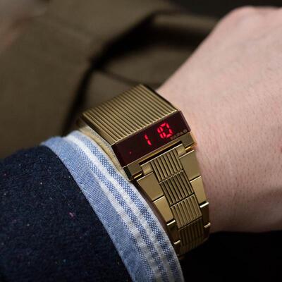 代购正品BULOVA宝路华男表LED数字显示复古方形表壳防水石英表97C