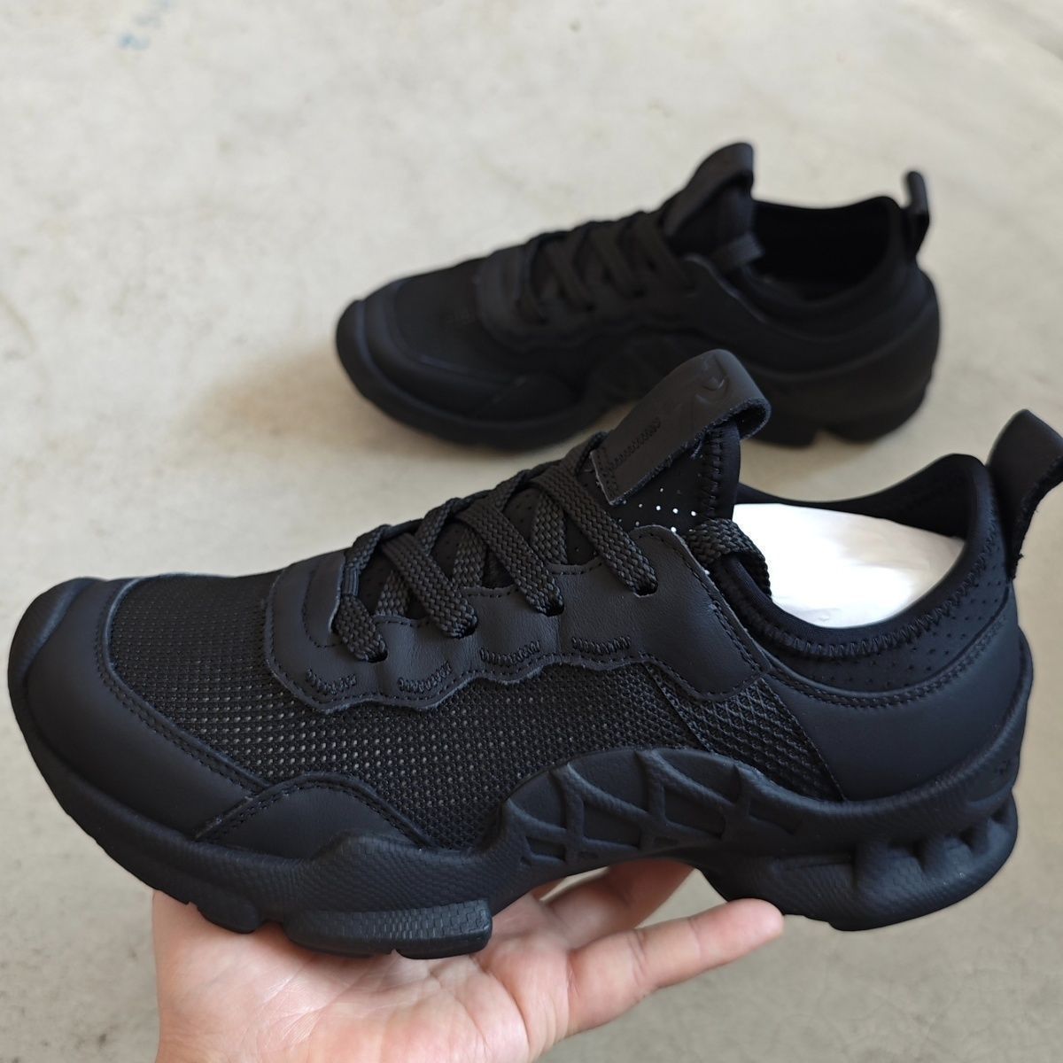 2025夏百搭男鞋新款透气休闲户外运动鞋夏季网面休闲鞋男士网面鞋