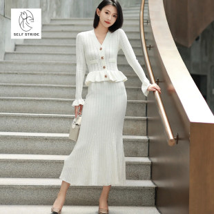 荷叶边针织假两件洋装 早秋精致名媛法式 镂空V领长袖