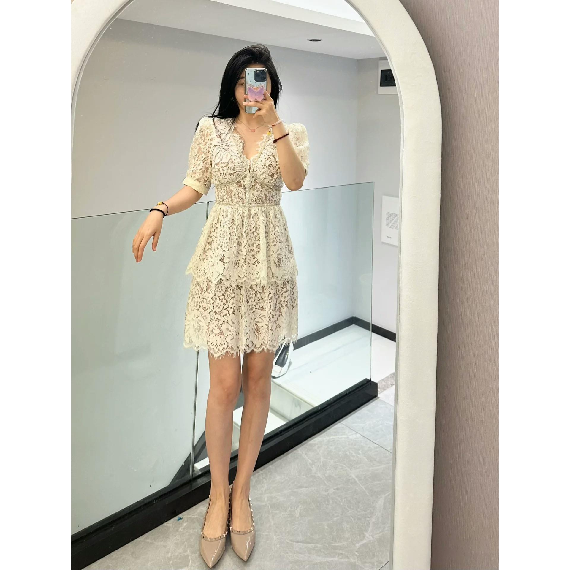 self-stride 2025新款白月光经典蕾丝亮片V领聚餐宴会高级连衣裙