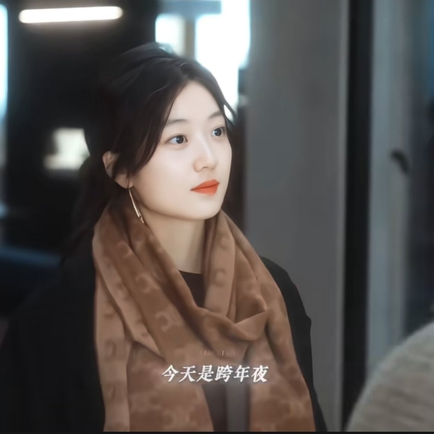 早春晴朗尚之桃孙千同款羊毛围巾女时尚披肩长款保暖加厚围脖穿搭