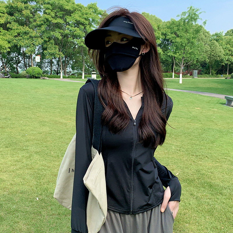 修身显瘦突显身体连帽防晒衣图片