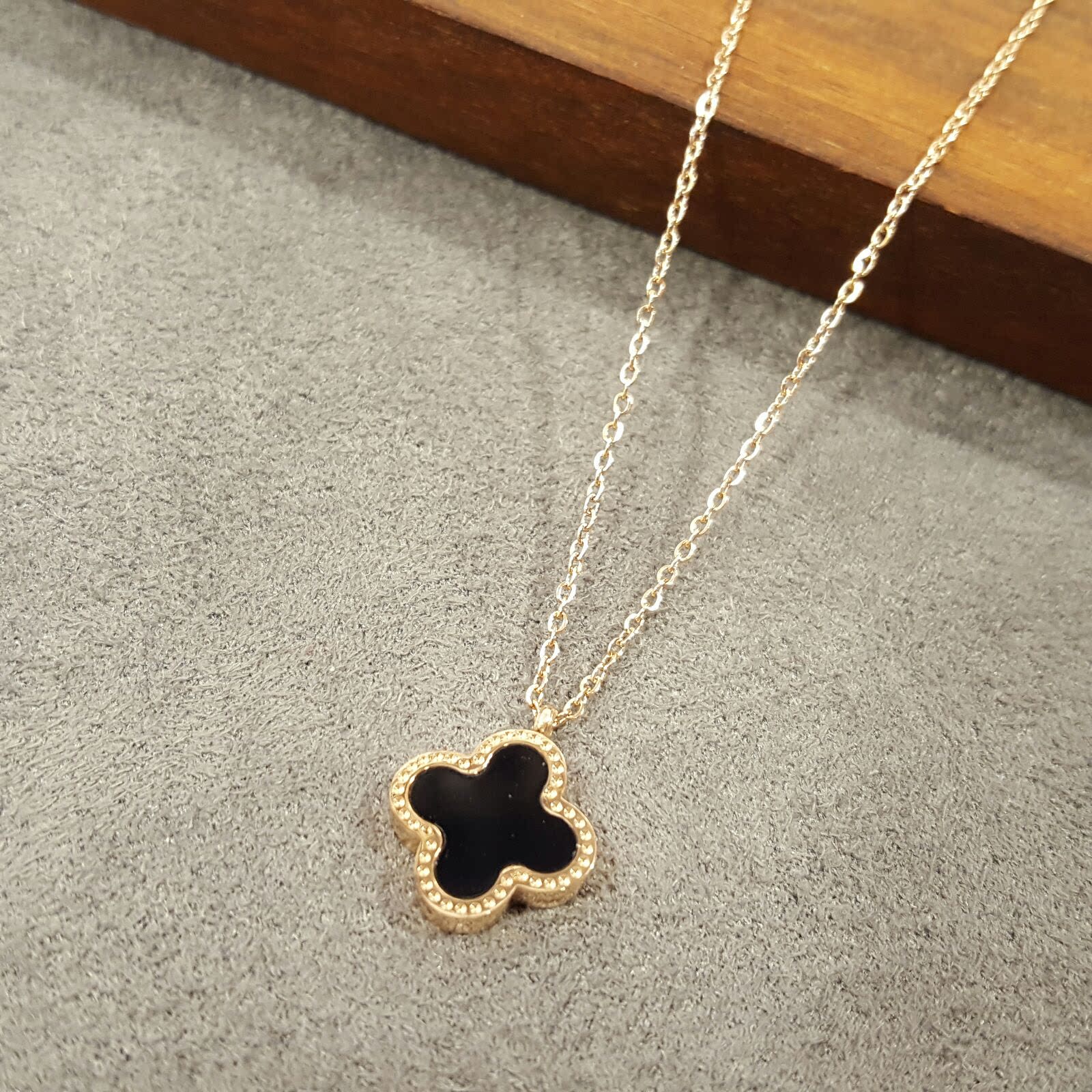 日韩版时尚18K玫瑰金四叶草项链女简约锁骨链钛钢装饰品配饰吊坠