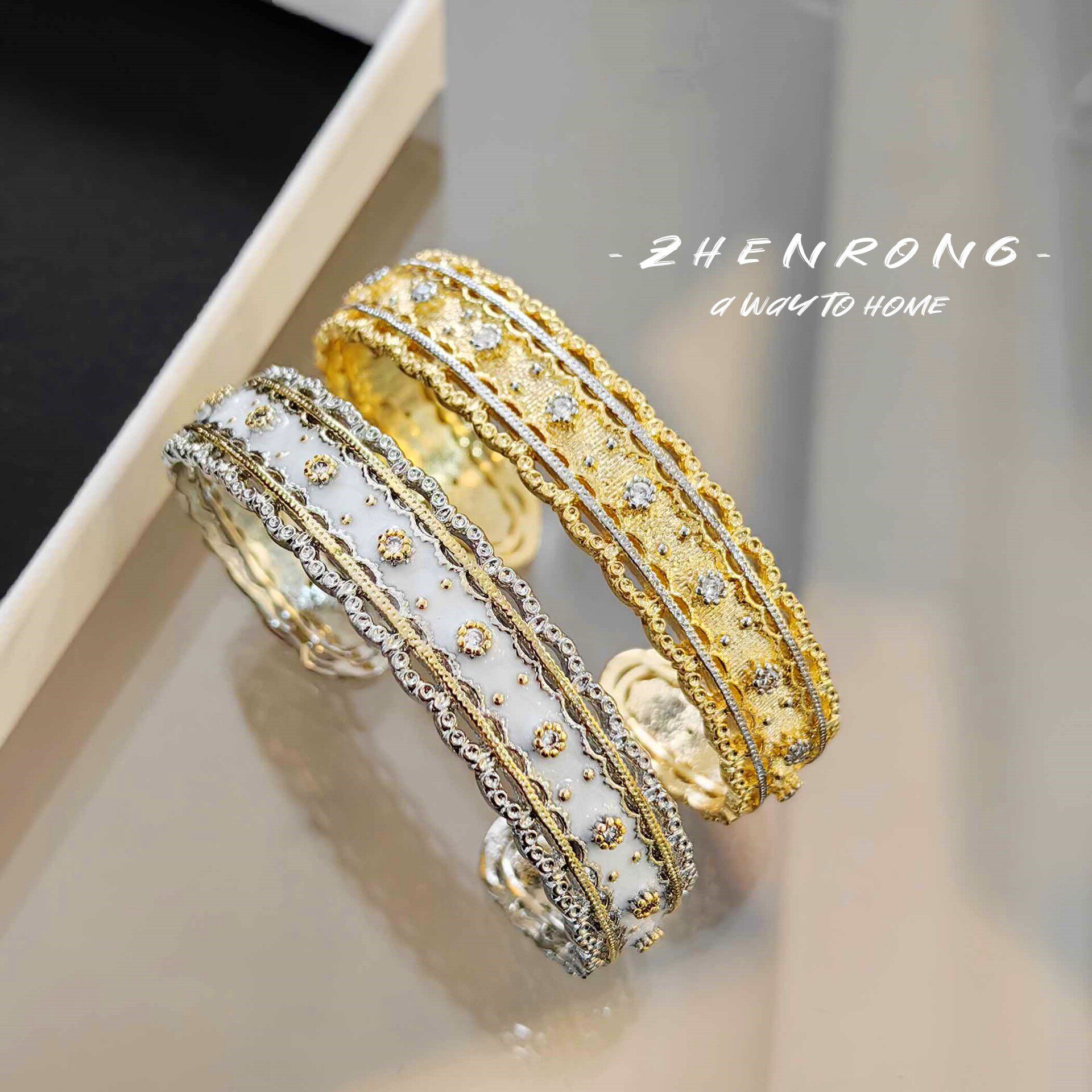 Young宫廷风布契家曼丽花环手镯专柜同款织纹雕金烤漆满钻手环女