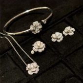 Young小香风花瓣山茶花项链女满钻白玫瑰轻奢花朵戒指开口手镯女
