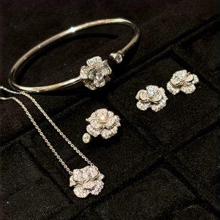 Young小香风花瓣山茶花项链女满钻白玫瑰轻奢花朵戒指开口手镯女