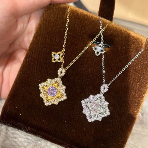 Young法式金色拉丝炫彩玫瑰切四叶草吊坠项链古典轻奢毛衣链配饰