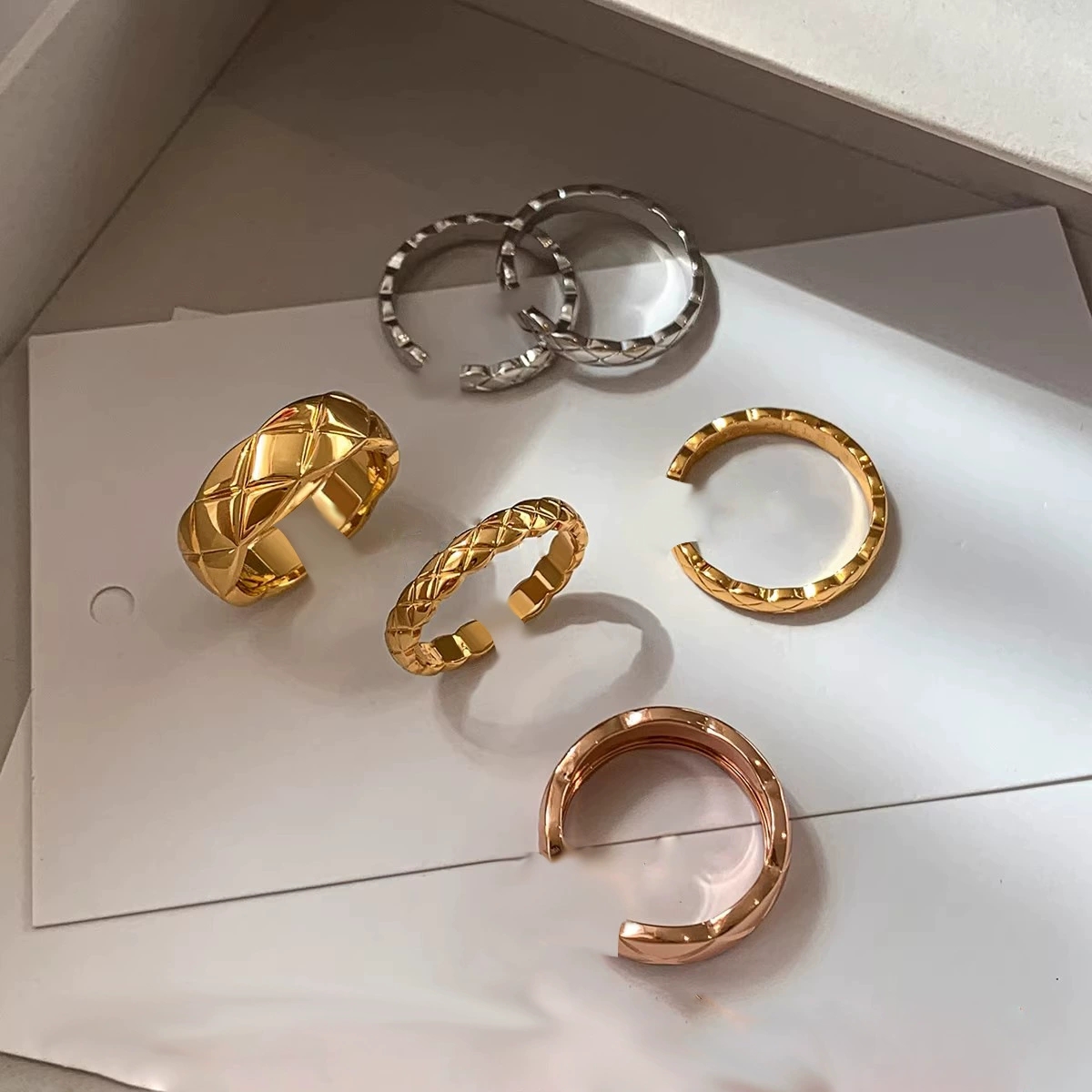 Young精工CNC小香风菱格纹叠戴戒指轻奢简约百搭条戒排戒微镶满钻