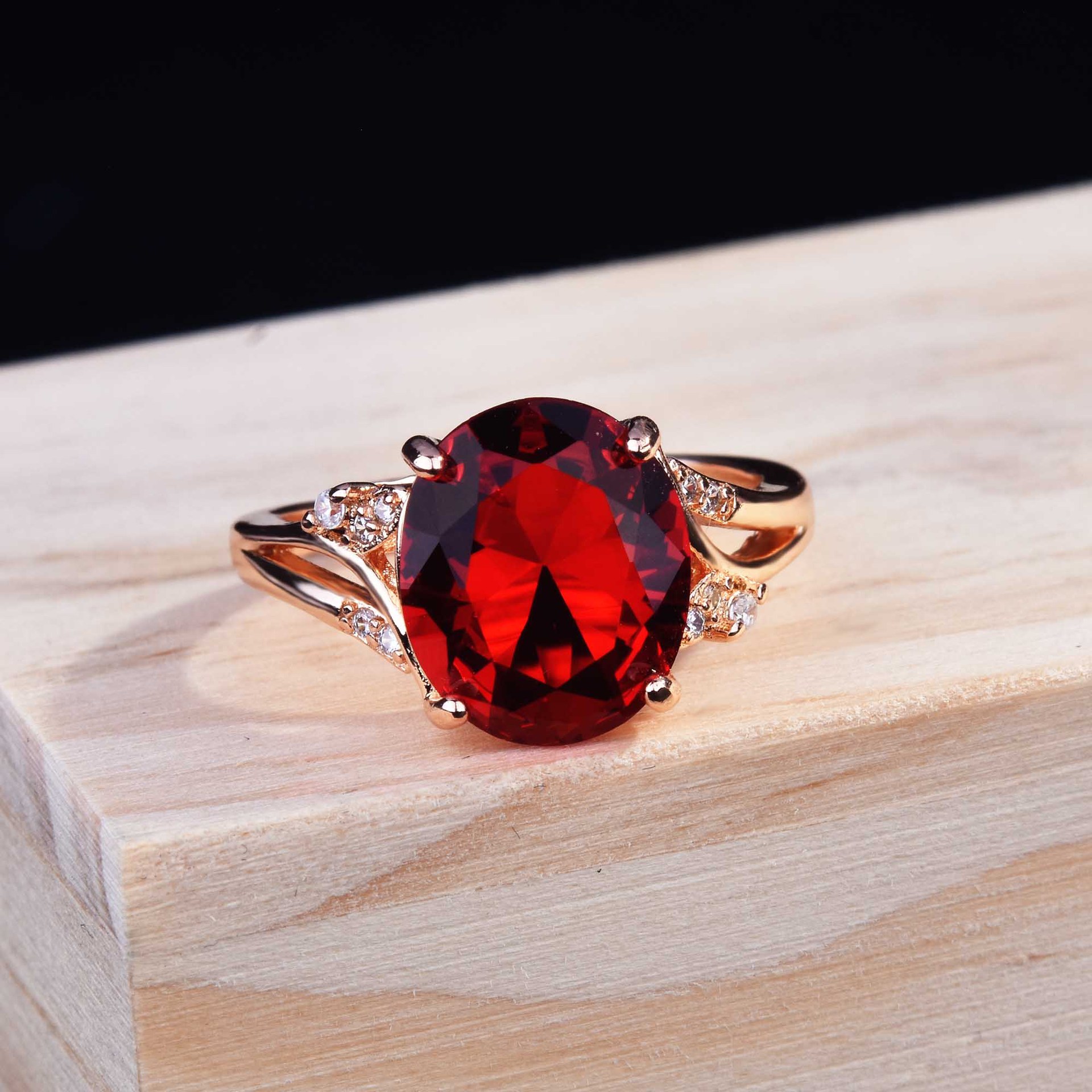 椭圆形宝石祖母绿群锆石戒指网红