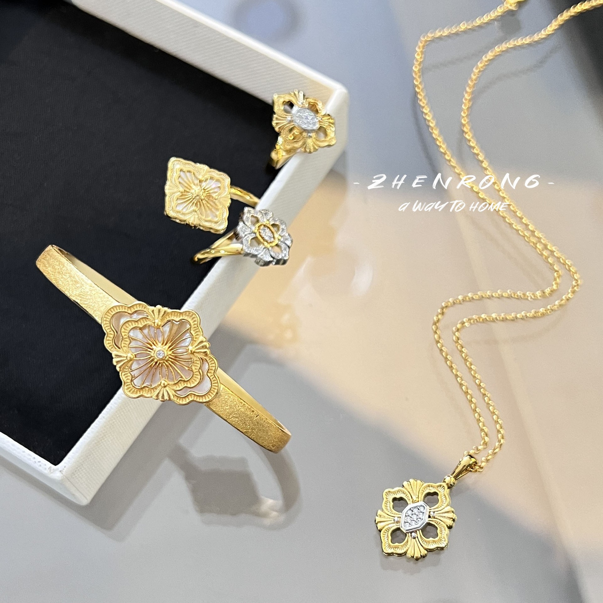 Young拉丝工艺复古风十字花戒指轻奢镶钻花朵项链天然贝母手镯女