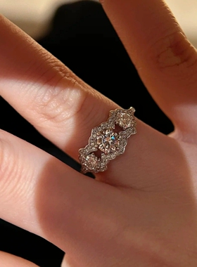 Young超闪八心八箭仿莫桑布布风蕾丝戒指高级半圈1克拉显钻排戒女