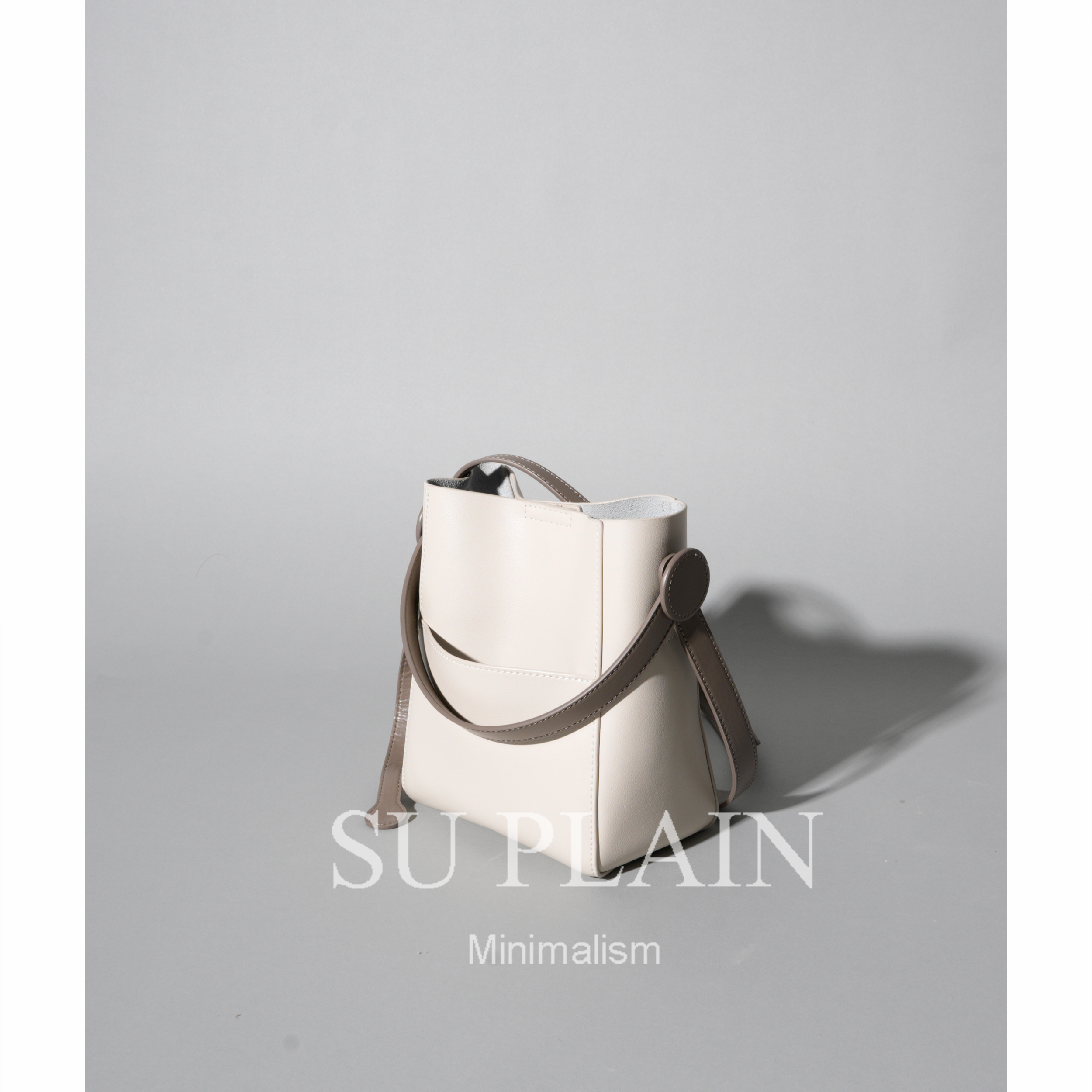 SU PLAIN 水桶包小众高级感通勤单肩斜跨包肩带可调节纯色休闲