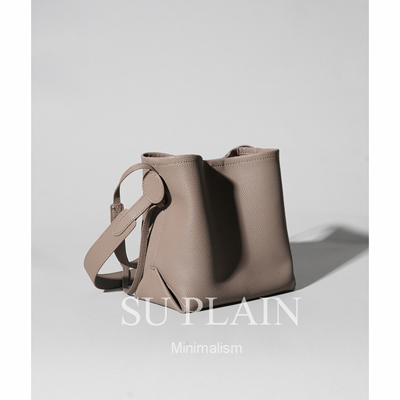 SU PLAIN 水桶包小众设计通勤真皮牛皮女包休闲纯色单肩斜跨包