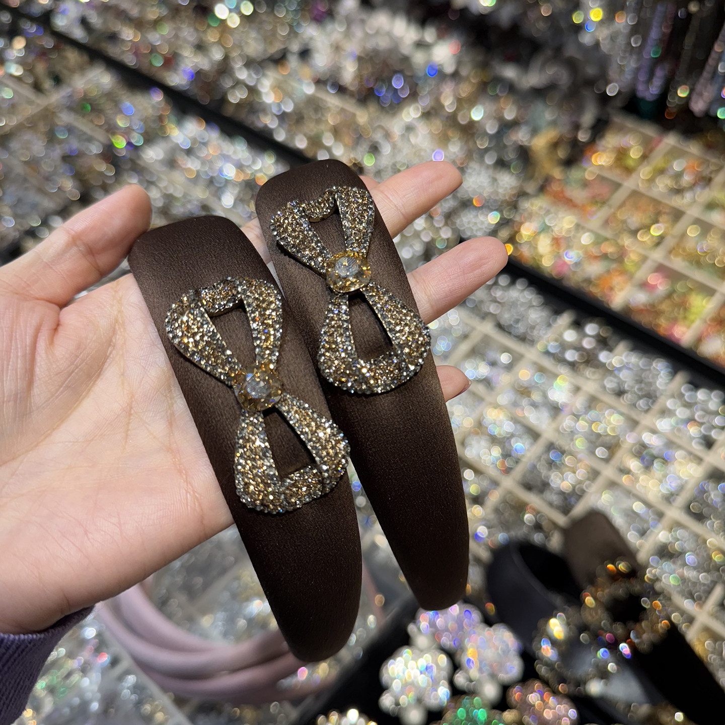韩国进口东大门新款咖色奢华水晶蝴蝶结经典布艺宽发箍头箍女图片