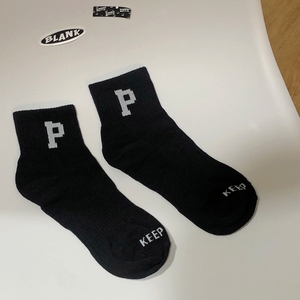 B218-W111-P18运动字母P基础简约潮流男女情侣款袜子休闲韩版中筒图片