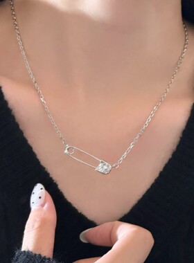云尚服饰S925纯银十字架鸢尾花别针万能扣项链女锁骨链