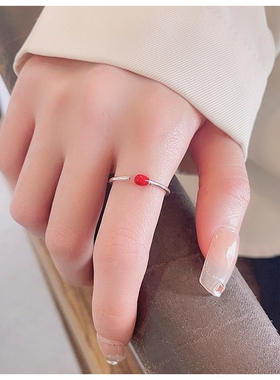 云尚服饰S925纯银素圈点缀南红色简约气质百搭火柴人开口戒指