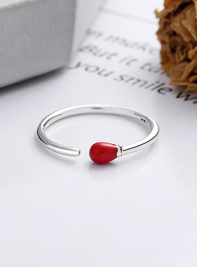 云尚服饰S925纯银做旧工艺素圈点缀南红色简约火柴人开口戒指