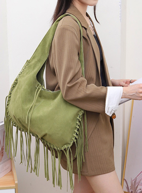 2025new bag 女士流苏流浪包饺子包 handbag women