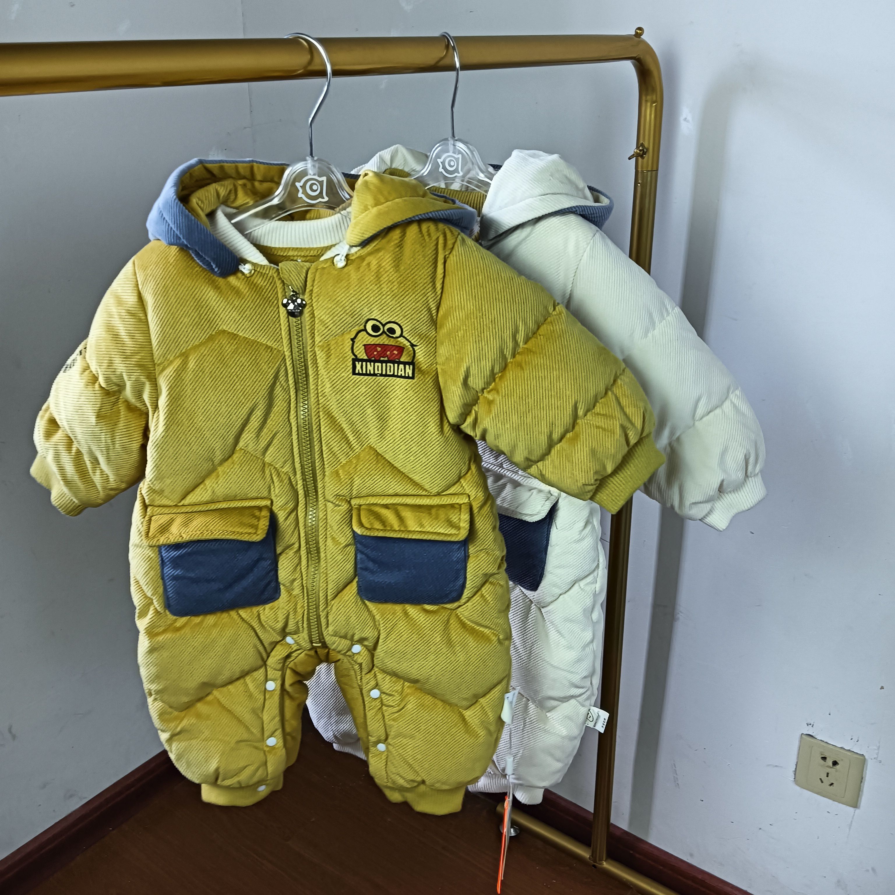 婴儿趴趴服冬季连体衣宝宝连帽可卸哈衣新生儿幼儿外出衣服冬装