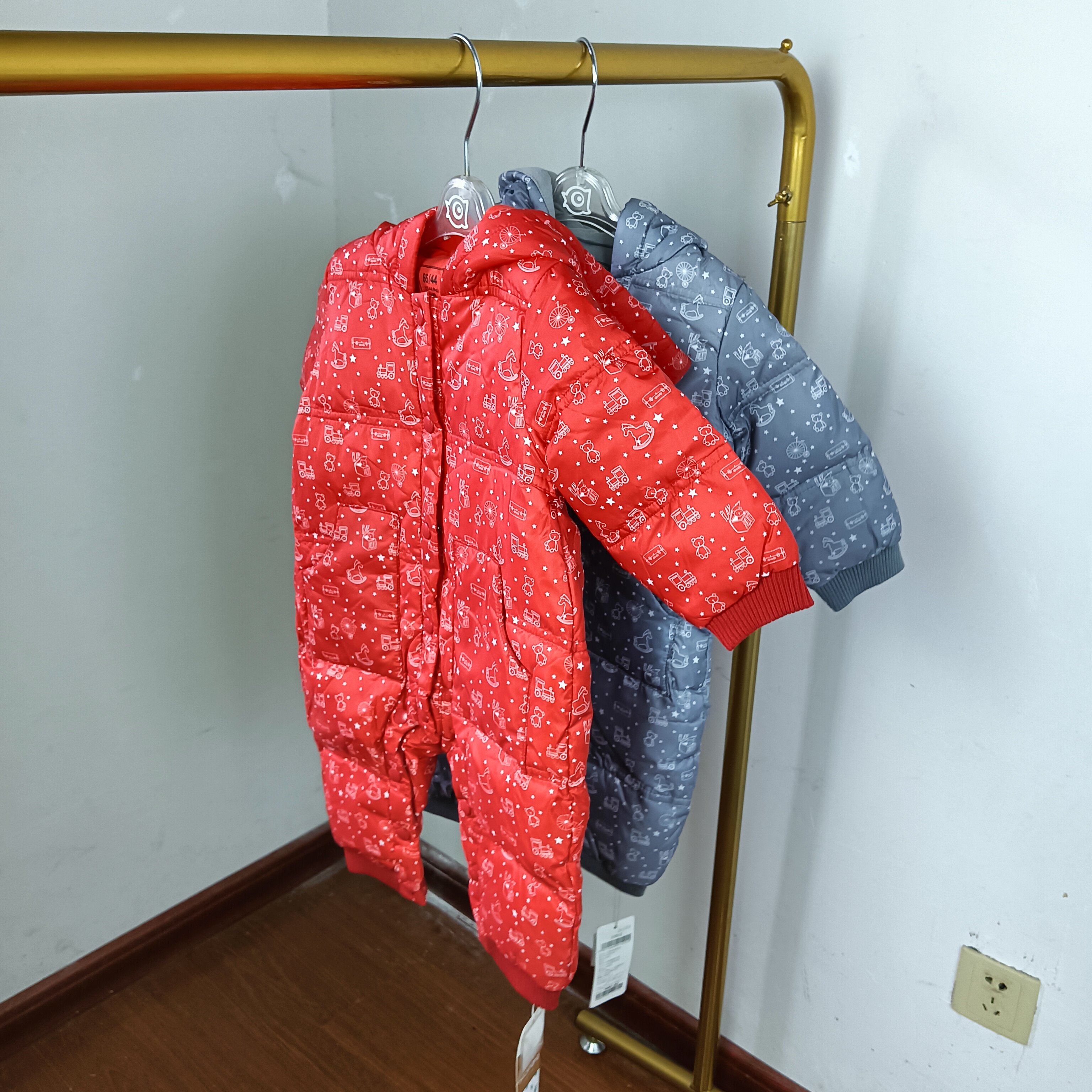 新生儿婴儿冬季加厚保暖连体衣棉服宝宝爬爬服趴趴服外出哈衣