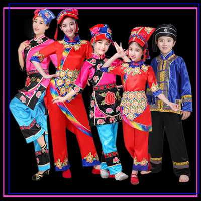 表演服刺绣少数民族舞蹈