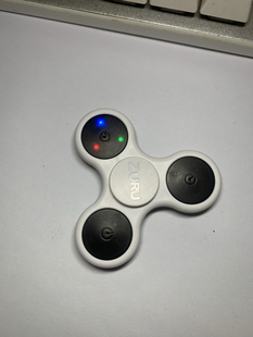 指尖陀螺，电池没电