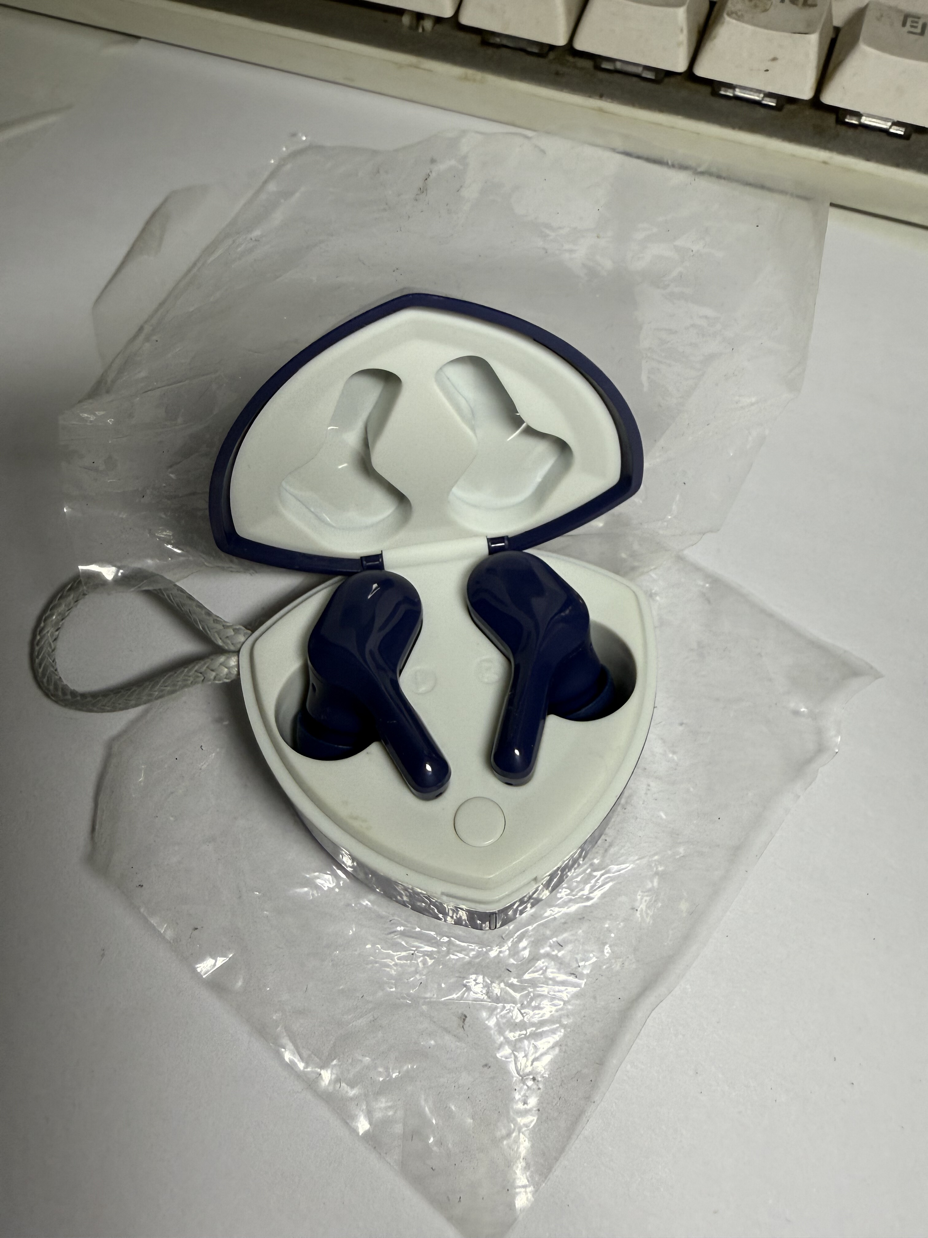 高端蓝牙耳机TWS106芯片 1040电池坏 不会修的不要拍