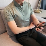 浅绿色