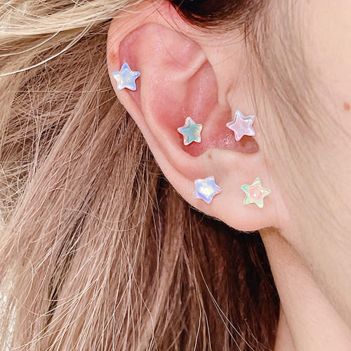 riku同款韩国爆闪镭射星星耳骨钉