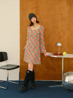 The whiteiswhite annual meeting outfit features A retro rainbow check A-line dress that is slimming and form-fitting, as well as a winter woolen dress thumbnail 6