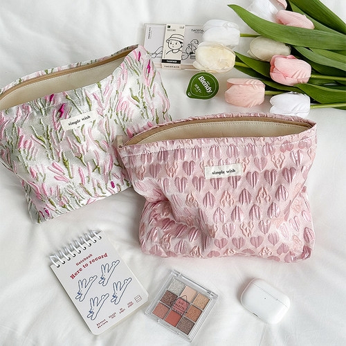 ins刺绣化妆包大容量女