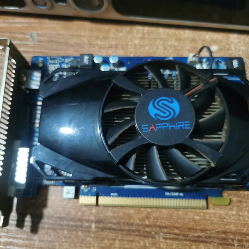 议价台式机显卡蓝宝石 HD6570 至尊版 1G D5 拆