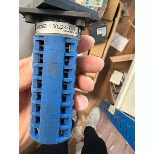议价转换开关LW39B-16Q224-D/8.有3个.实物