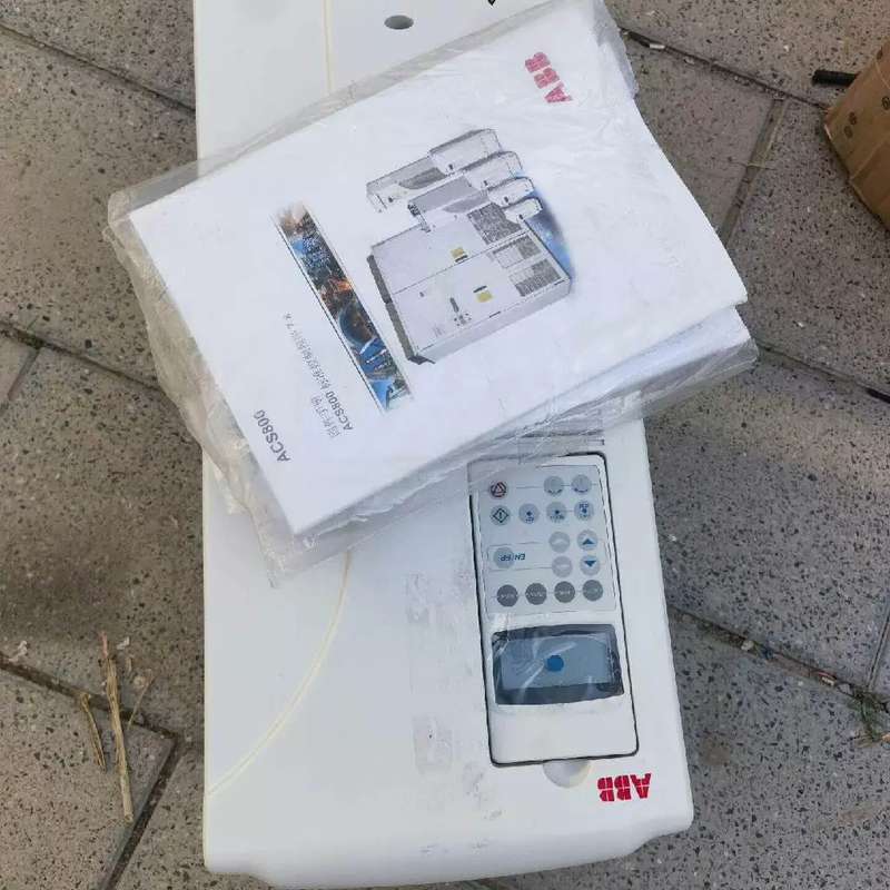 议价变频器未使用 底部磕变形了一处