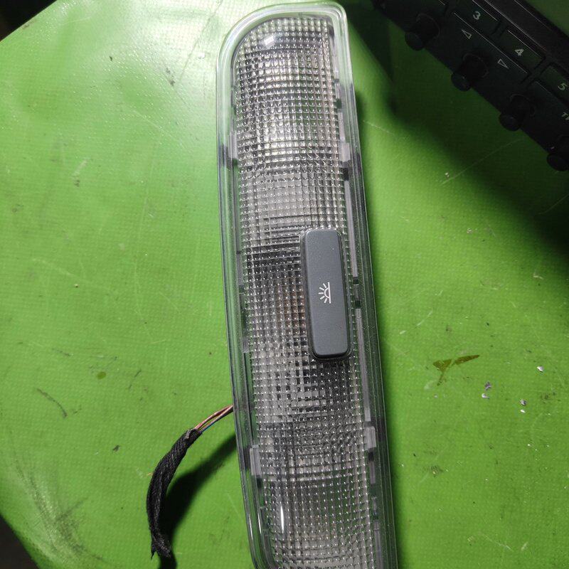议价奥迪A4原厂拆车后排阅读灯,型号8D0947111A,适配A