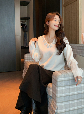 bigyu 白色宽松慵懒风V领花朵毛衣女秋冬新款休闲气质针织衫上衣