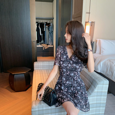 bigyu 韩系简约气质碎花V领短袖连衣裙女夏季新款收腰短款茶歇裙
