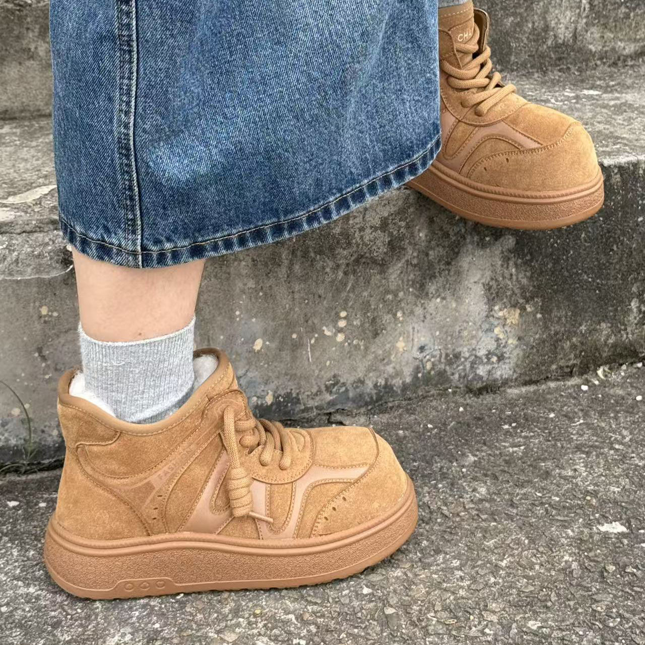 2025秋冬新款休闲真皮厚底保暖雪地靴套脚百搭卡皮巴拉东北女棉鞋