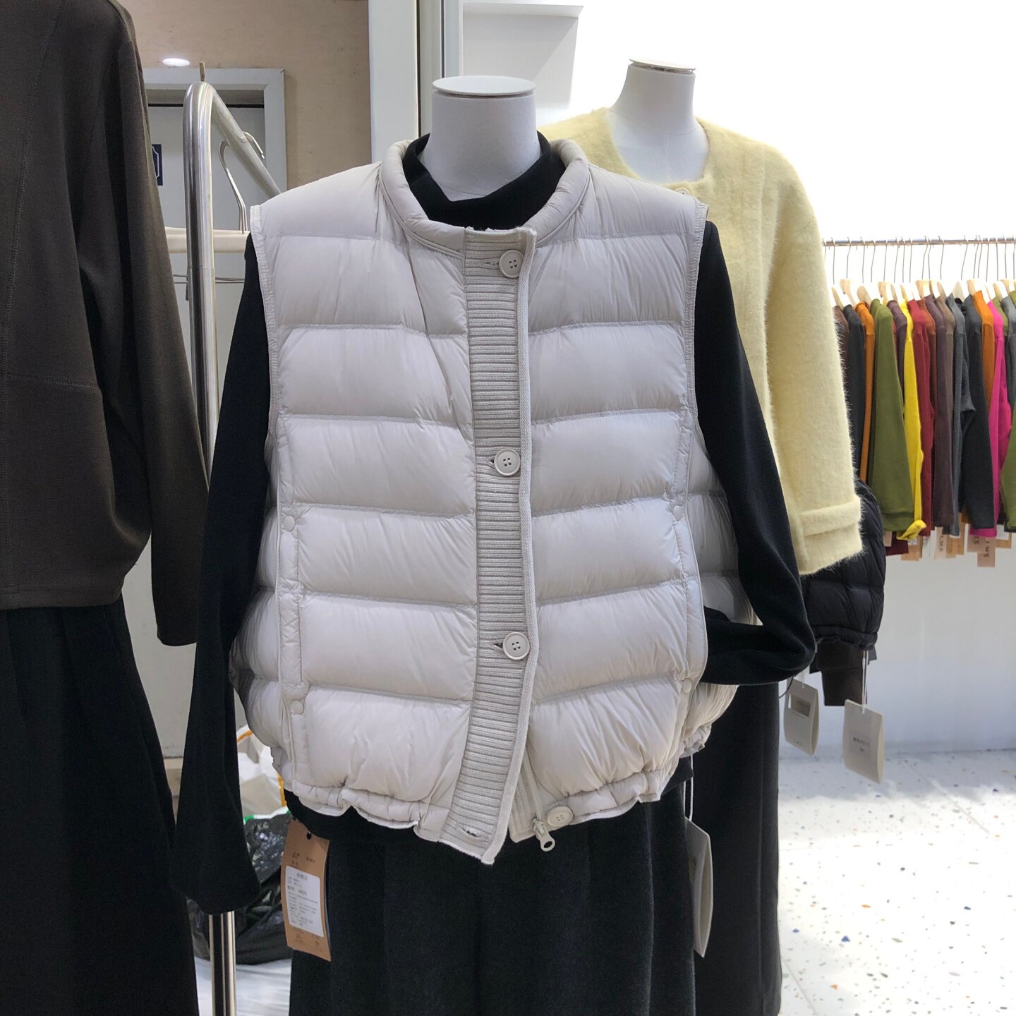 针织拼接羽绒马甲女2026秋冬新款圆领单排扣白鸭绒坎肩背心LMX13