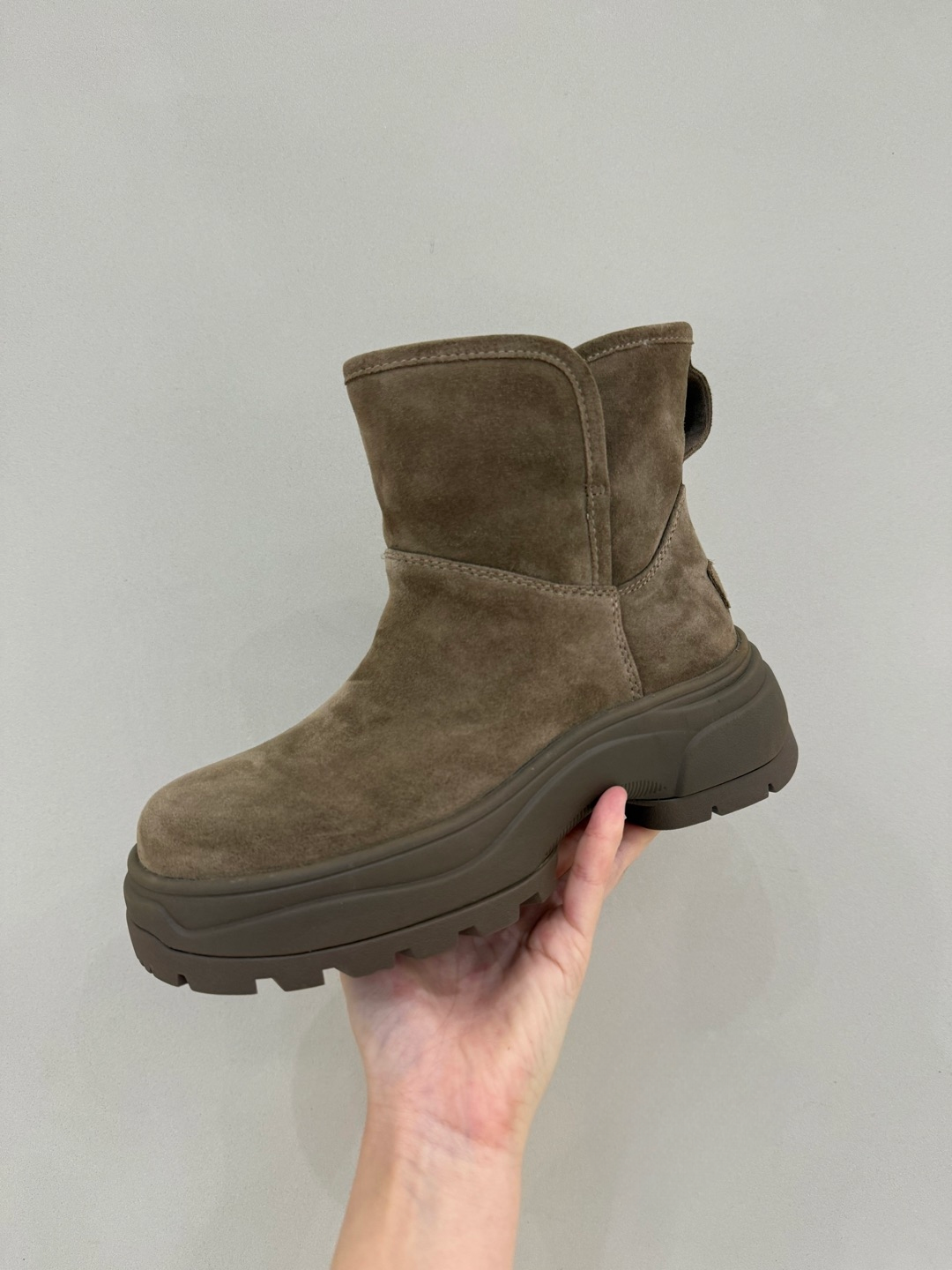 海爱美步2025冬季新款磨砂真皮圆头松糕厚底套筒短靴保暖雪地靴潮