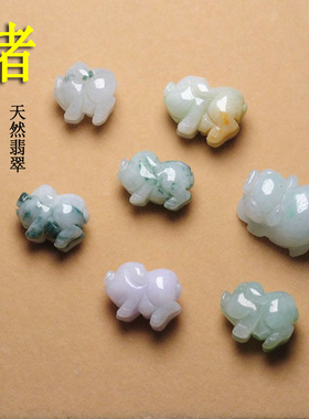 天然翡翠立体精雕玉猪挂件饱满