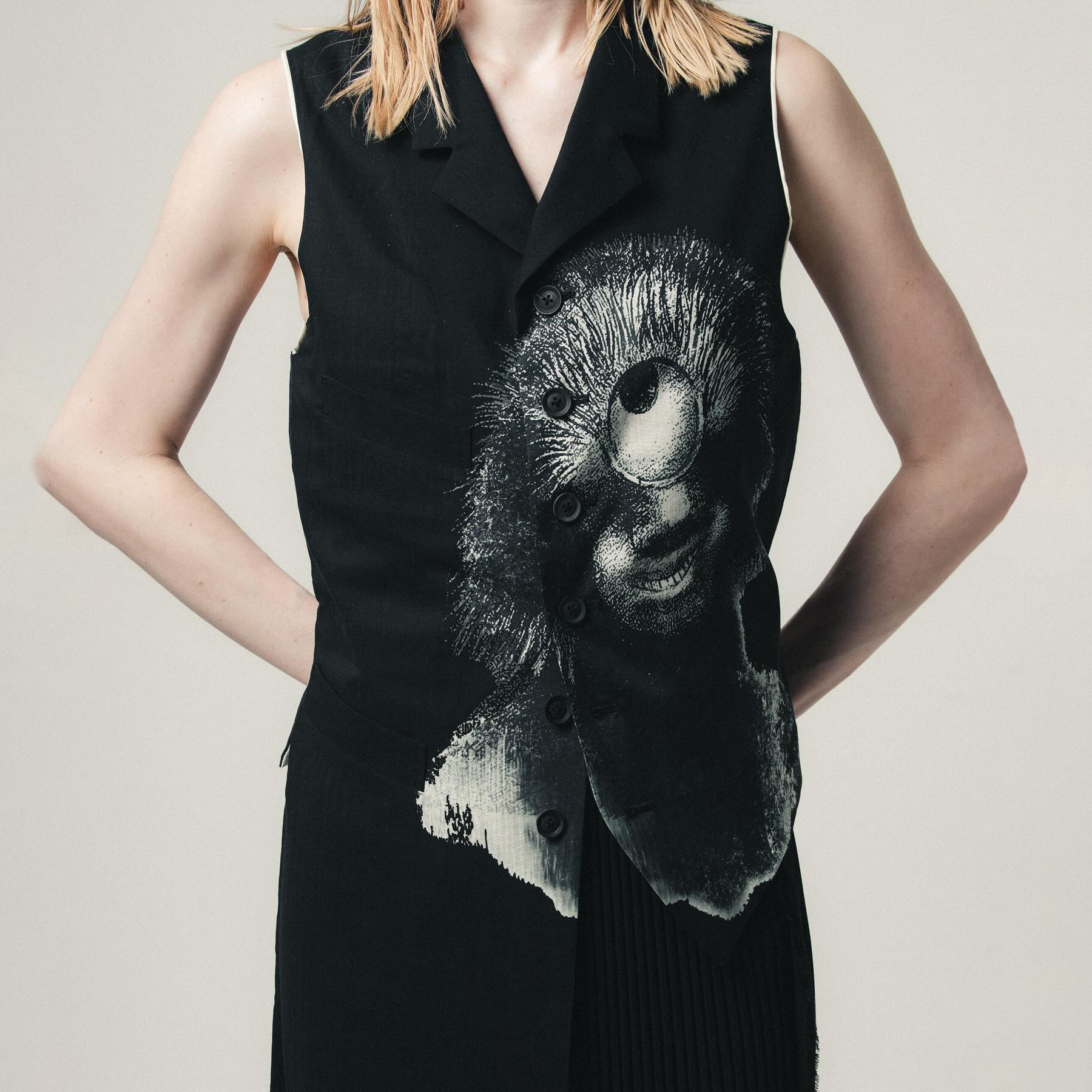 YOJI OOAK 原创日系设计感印花图案不对称印花马甲无袖摇曳马夹男