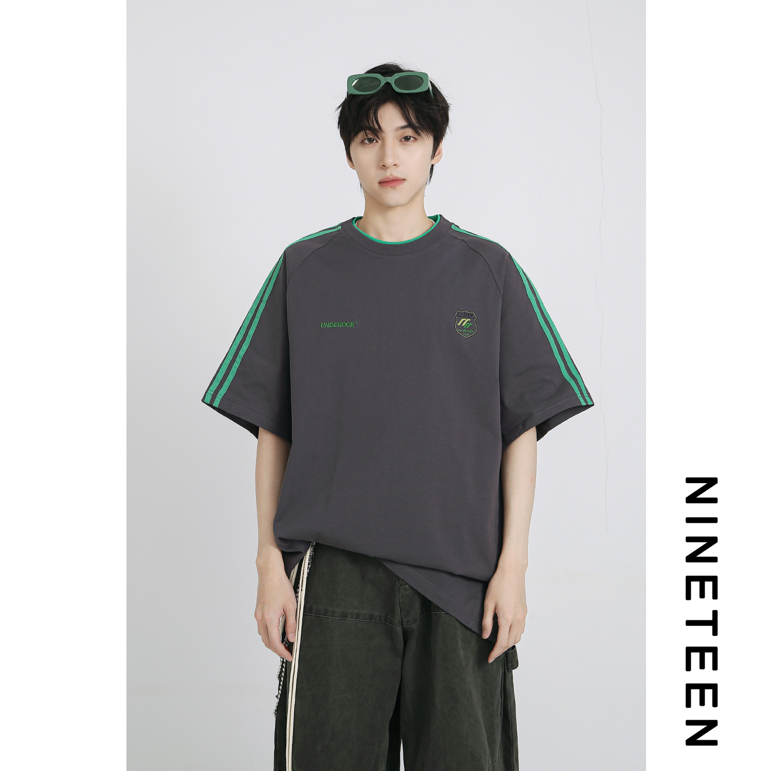 刺绣双杠宽松学生短袖T恤男