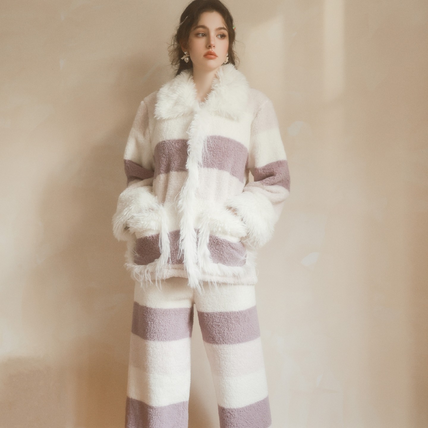 加绒加厚法兰绒睡衣女士秋冬纯欲吊带长裤保暖家居服睡袍三件套装