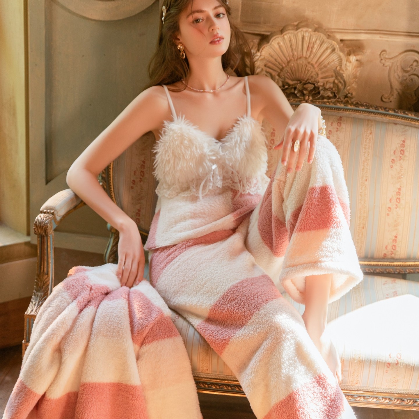 秋冬加厚保暖珊瑚绒睡衣女士带胸垫吊带长裤套装法兰绒睡袍家居服