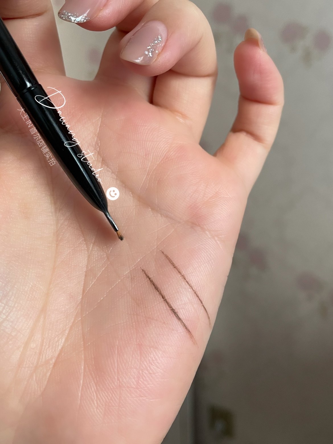 霏霏没骗刀锋眼线刷平头精细图片