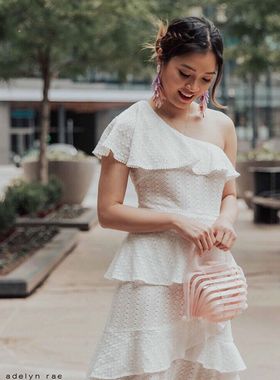 美国复古超仙白色 针织质感镂空钩花荷叶边单肩斜肩蛋糕摆连衣裙