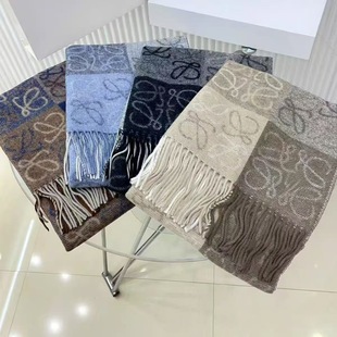 内蒙古羊毛绒围巾老花罗秋冬女新款披肩批发欧美提花流苏围脖