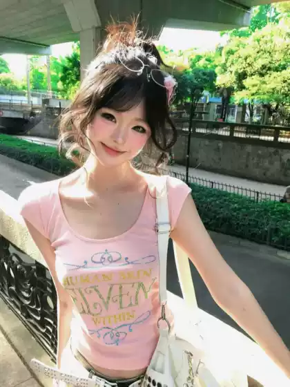 Korean-Style Ins Spicy Girl Style U-Neck Pink Regular Shoulder Short-Sleeve T-Shirt for Women, Summer Design with Rhinestone Slogan Print, Trendy